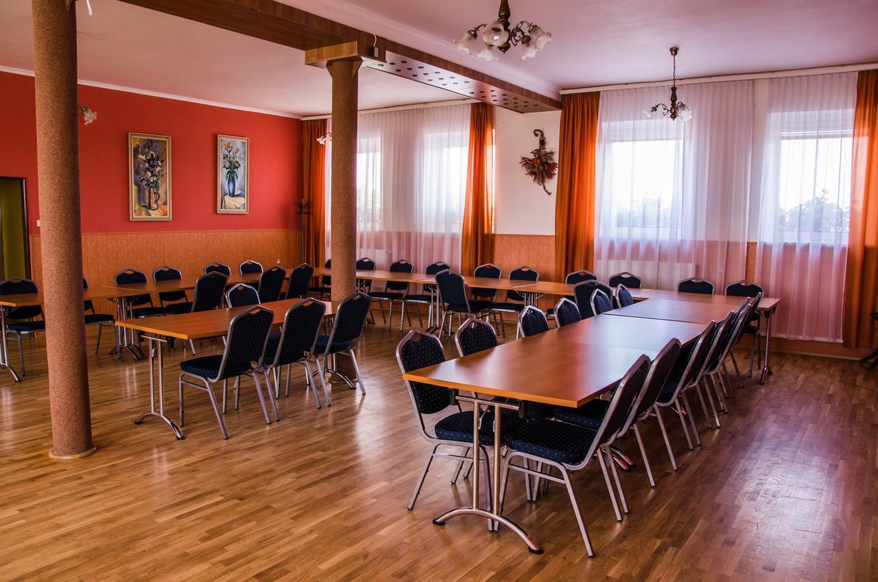 Hotel U Jezera Velky Osek Extérieur photo