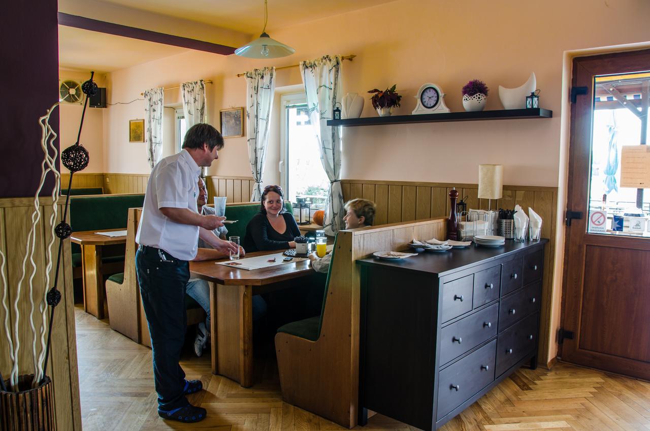 Hotel U Jezera Velky Osek Extérieur photo