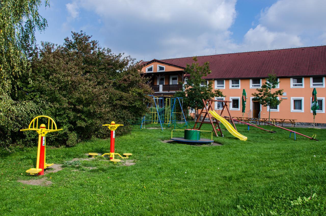 Hotel U Jezera Velky Osek Extérieur photo